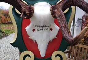 Hirsch auf individuellem Wappenbrett